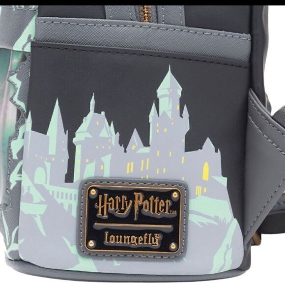 🪄🪄 Loungefly Harry Potter Glow in the Dark Battle of Hogwarts Lenticular - Picture 9 of 9